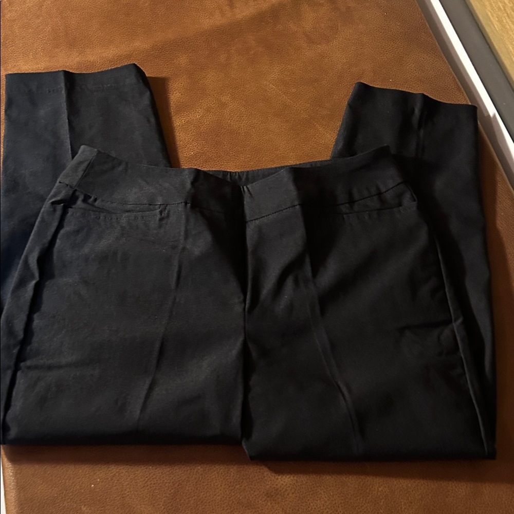Anthony’s Black Pull on Capri Pants with criss cross details size 10